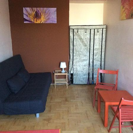 Comedy Apartment Budapeste Quarto foto