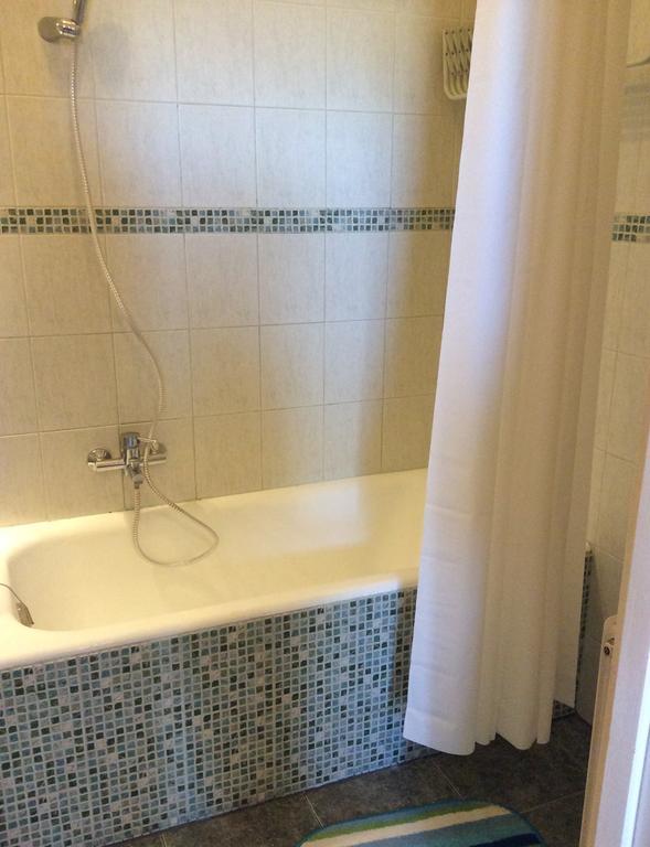 Comedy Apartment Budapeste Quarto foto